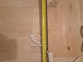 Pequeña estantería madera y macrame.