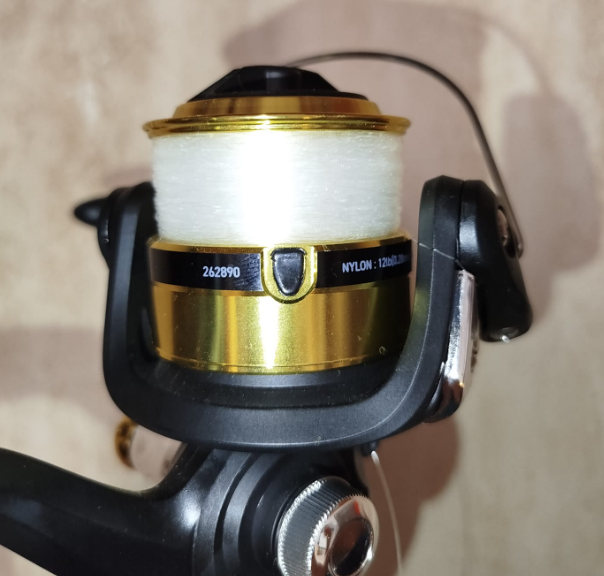 Caña de pescar con carrete