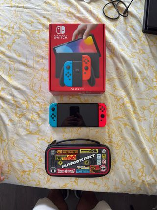 Nintendo Switch OLED + Funda Oficial Mario Kart