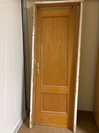 Puerta de roble maciza