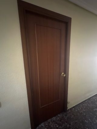 Puerta madera maciza
