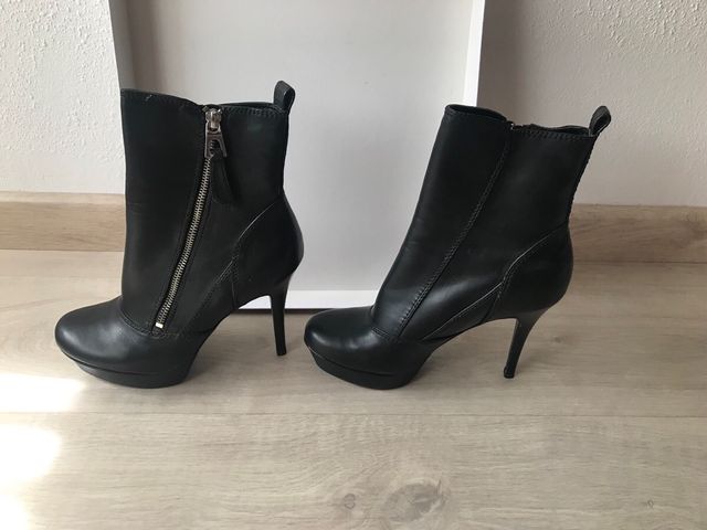 Botines de tacón negros para mujer