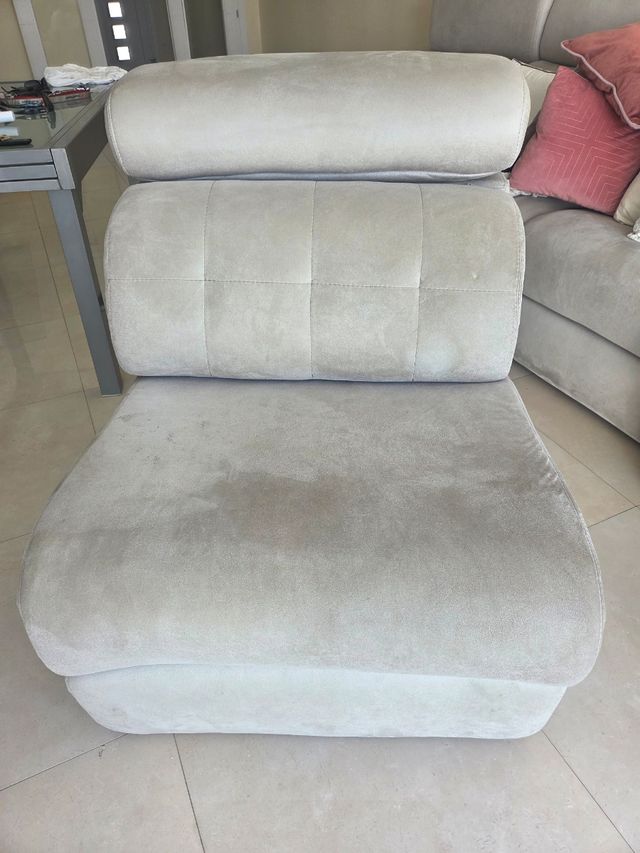 Sillón beige de ante