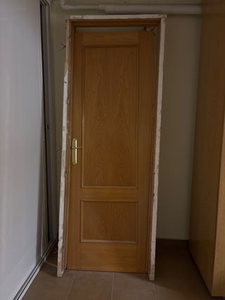 Puerta de roble maciza