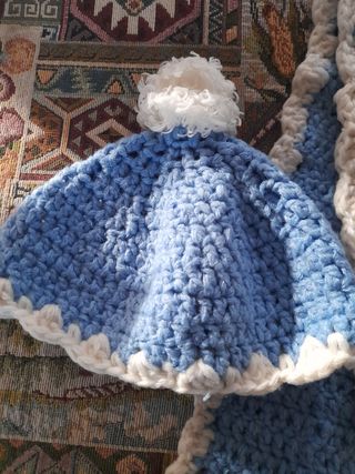 Cappello e sciarpa uncinetto azzurri fatti a mano