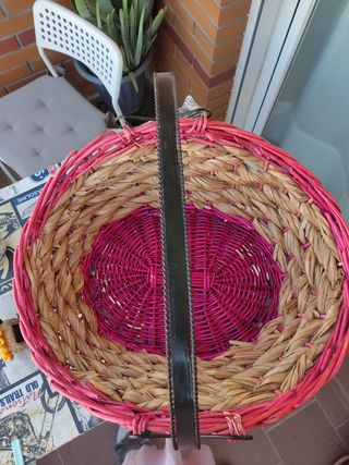Cesta de mimbre con asa