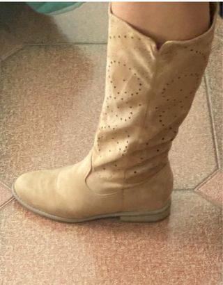 Stivali al ginocchio beige traforati taglia 41