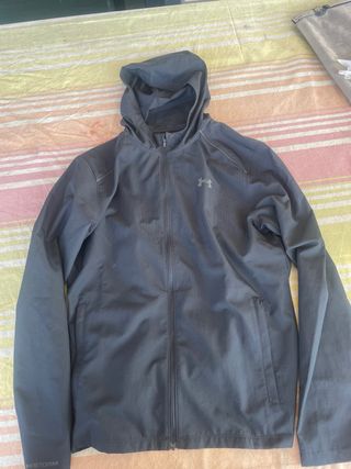 Chaqueta Under Armour Negra con Capucha original