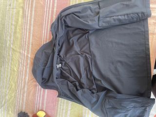 Chaqueta Under Armour Negra con Capucha original