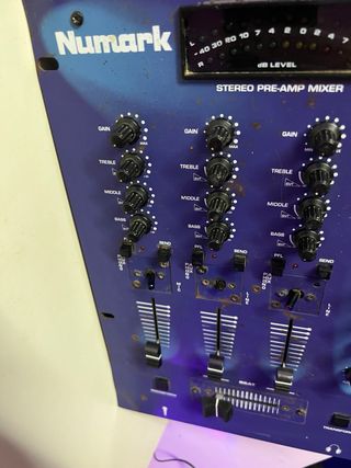 MESA DE MEZCLAS NUMARK DM2000Xj