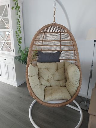 Silla Colgante Mimbre y Tela Beige. Maravillosa 