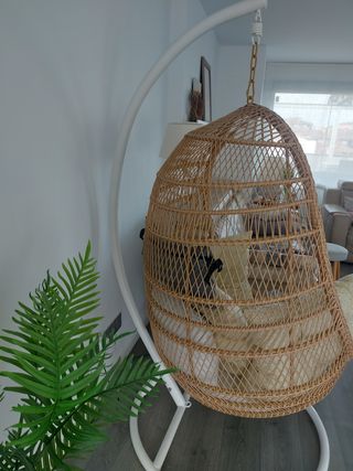 Silla Colgante Mimbre y Tela Beige. Maravillosa 
