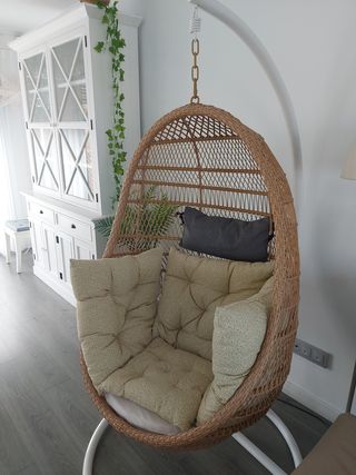 Silla Colgante Mimbre y Tela Beige. Maravillosa 