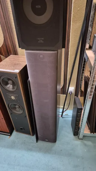 Bowers & Wilkins 683. B&W.