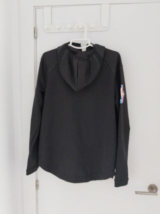 Chaqueta deportiva Nike con capucha