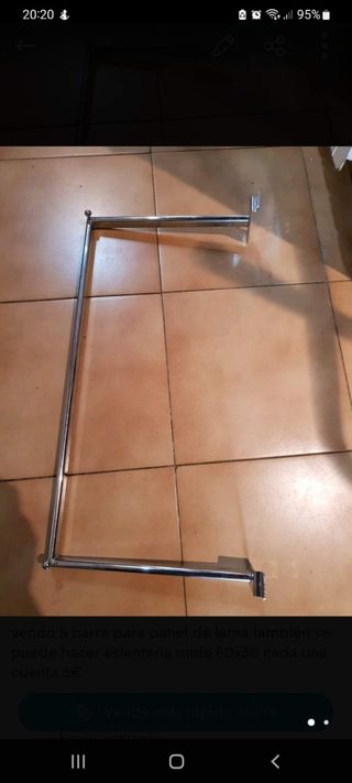 Colgador de metal plateado