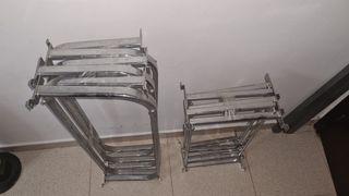 Colgador de metal plateado