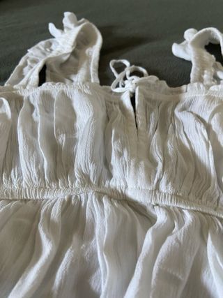 Top blanco con volantes
