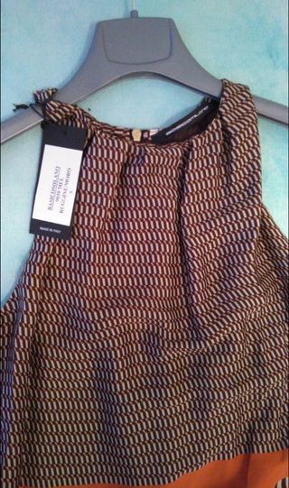 Abito fantasia multicolor con banda arancione