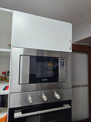 Horno convencional y microondas con mueble
