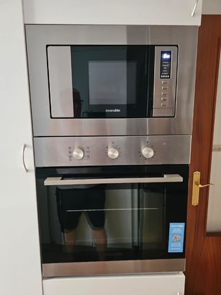 Horno convencional y microondas con mueble