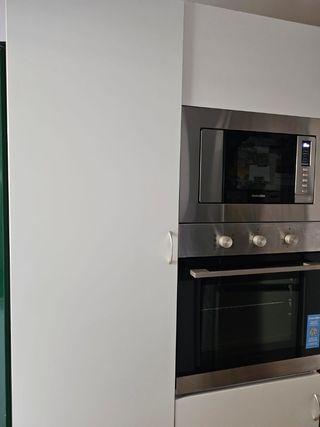 Horno convencional y microondas con mueble