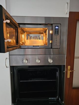 Horno convencional y microondas con mueble