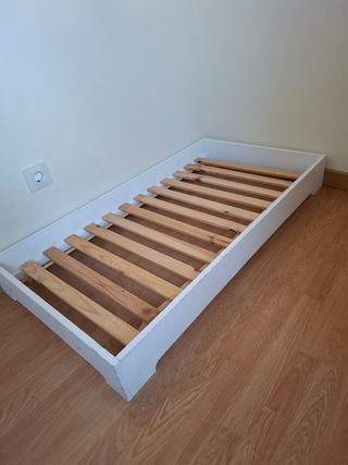 Cama Montessori con barreras a medida