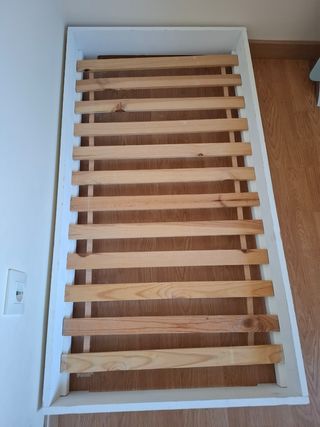 Cama Montessori con barreras a medida