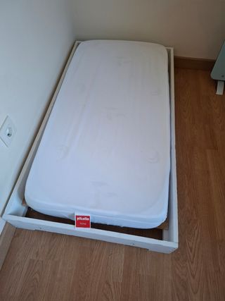 Cama Montessori con barreras a medida