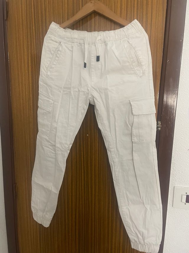 Pantalón cargo beige