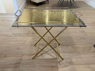 Bandeja de salón dorada y plateada