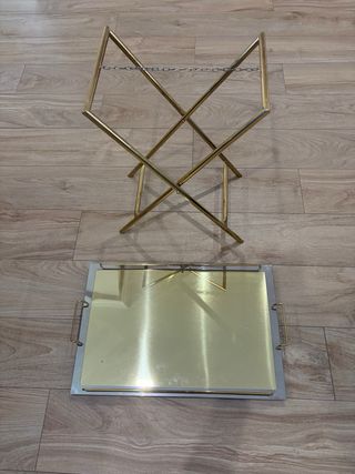 Bandeja de salón dorada y plateada