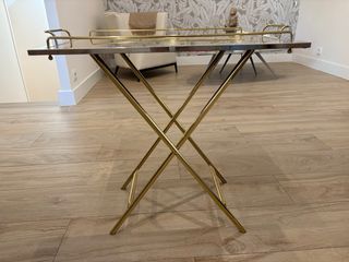 Bandeja de salón dorada y plateada