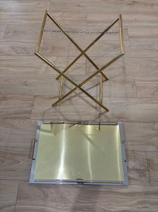 Bandeja de salón dorada y plateada