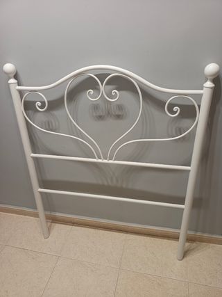 Cabecero  de 80/ 90cm, con ganchos para colgar. 