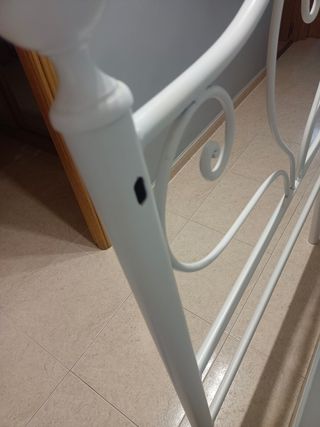 Cabecero  de 80/ 90cm, con ganchos para colgar. 