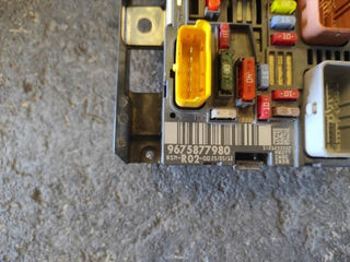 Caja de reles / fusibles 9675877980 Peugeot 