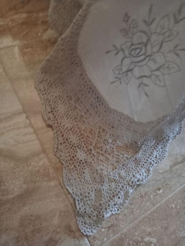 Colcha antigua lino bordada toda a mano