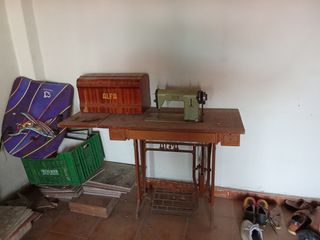 Máquina de coser antigua Alfa