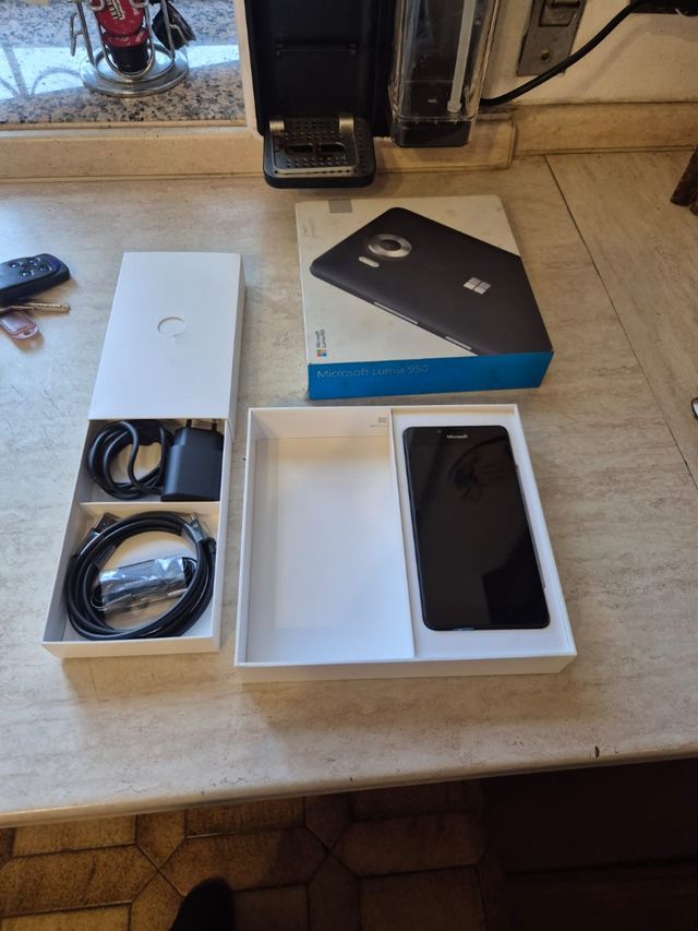 Nokia Lumia 950 
32 giga
Nero