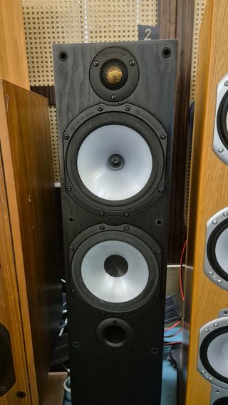 Altavoces Monitor Audio MR4 Bronze Negros
