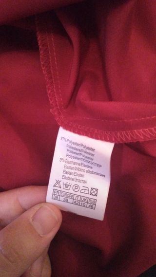 Abito rosso con balze