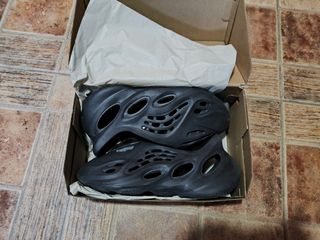 Adidas Yeezy Foam Runner Onyx Talla 43