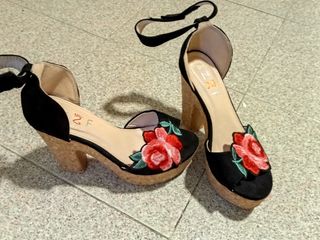 Zapatos de tacón Z&F con flores