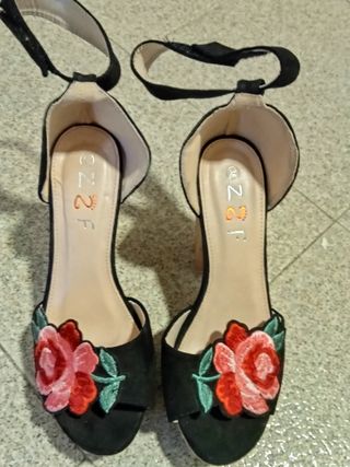 Zapatos de tacón Z&F con flores