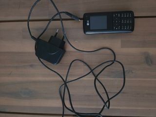 Teléfono Móvil LG Negro Vintage modelo KU250