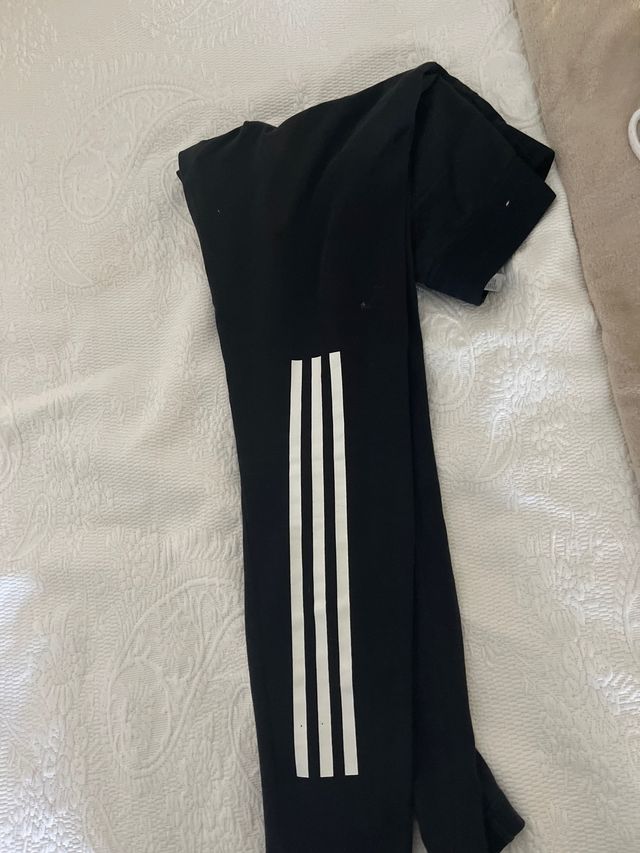 Mallas Adidas Negras con Rayas Blancas