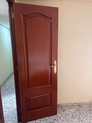Puerta madera embero.