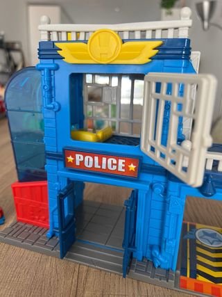 SuperZings Comisaría y Banco